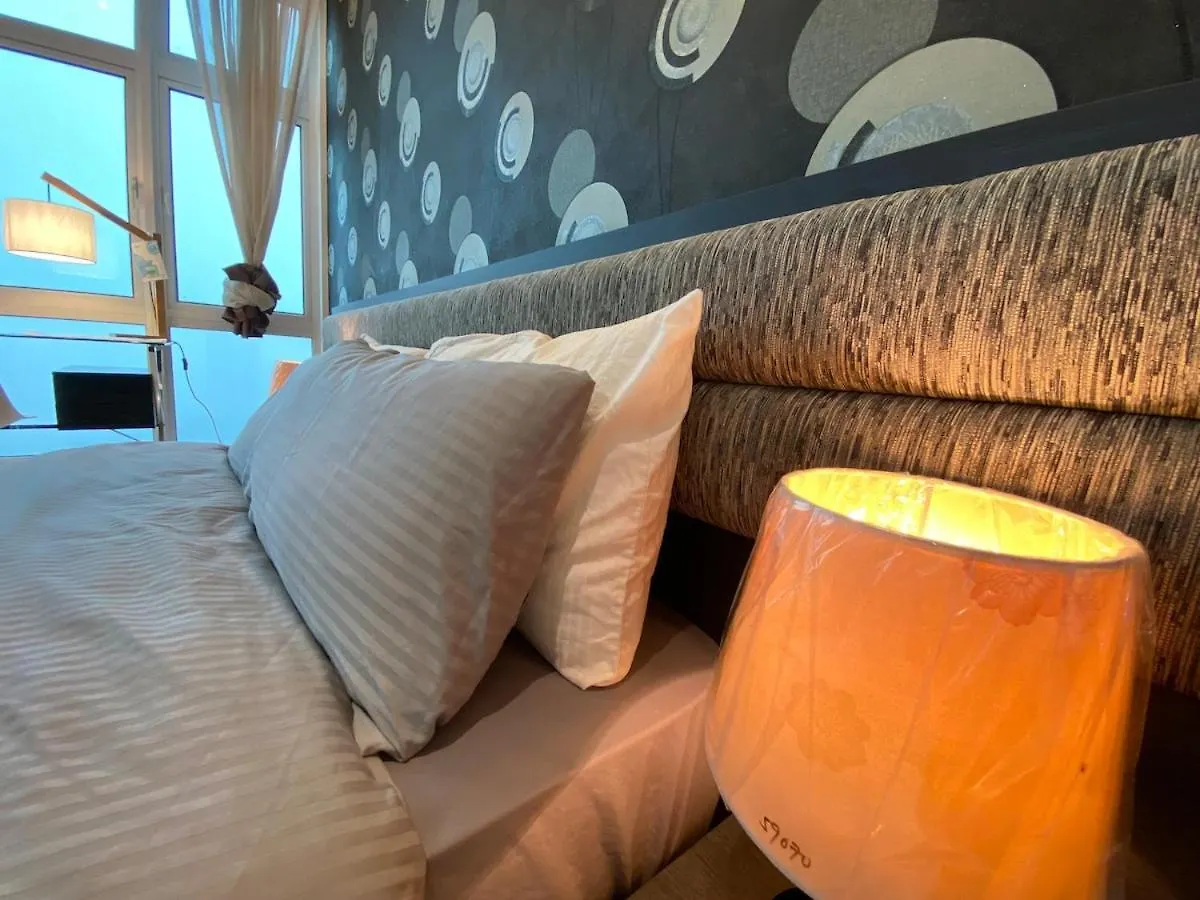 Cozy Studio Twin Galaxy Wifi Netflix 1-4Pax Johor Bahru Malaysia